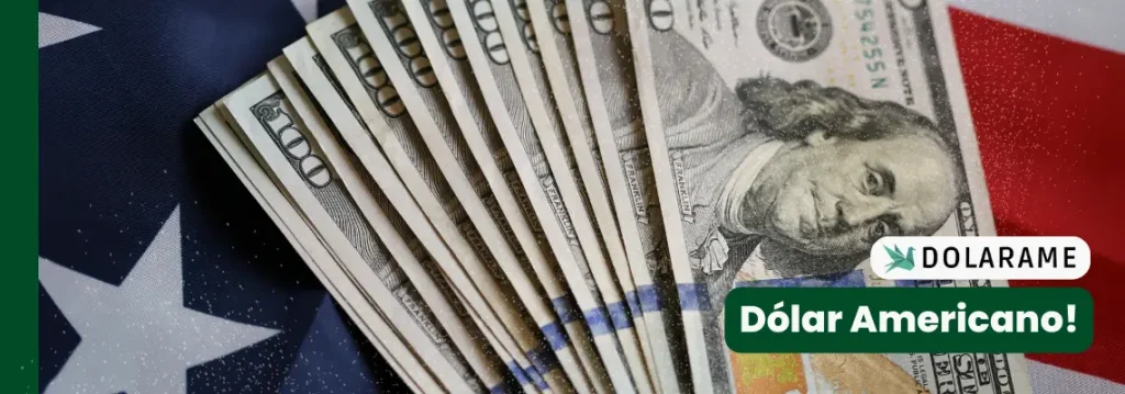 Dólar americano em cima de uma mesa